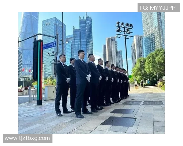 足球明星们的保镖背后故事揭秘他们如何保护偶像的安全与隐私